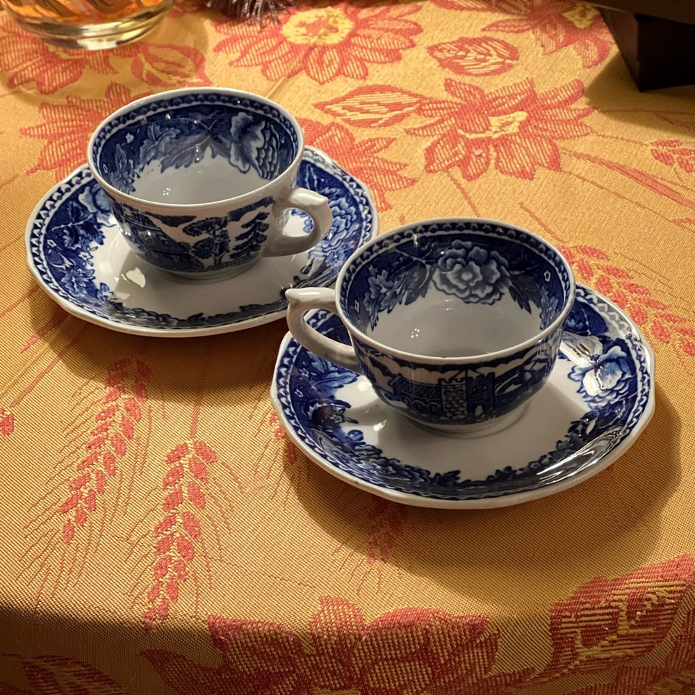 ARABIA CHILDREN’S TEA CUPS & SAUCERS RARE SIZE MADE IN FINLAND MID-CENTURY